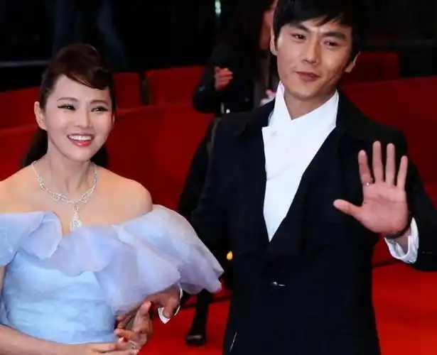 时辰已到事实证明娶了大自己十岁伊能静的秦昊结局早已注定