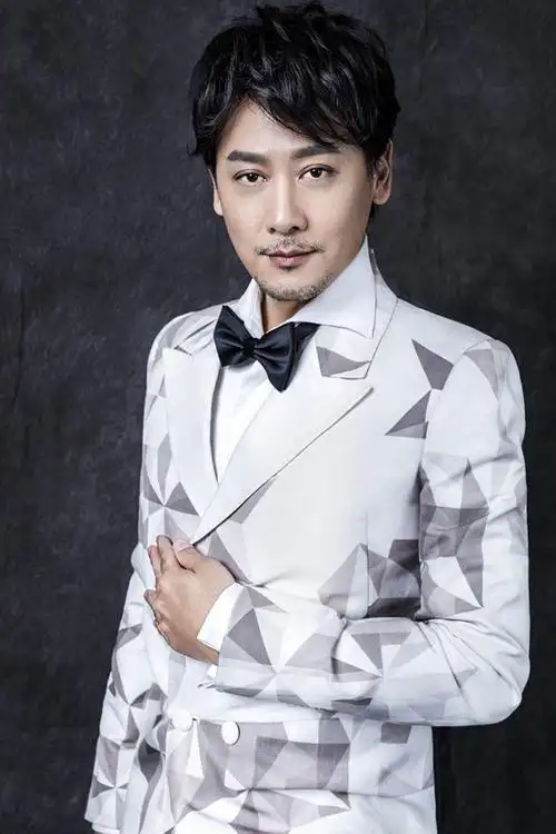 冻龄男神邱心志帅气写真演绎不一样的白羊男