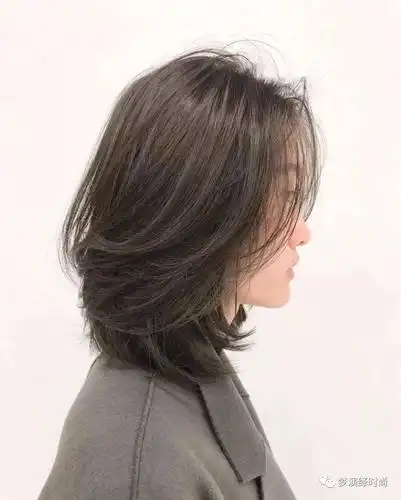 2020流行不过肩烫发