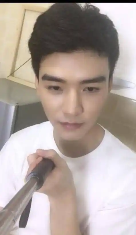 龚俊:我没有化妆,王俊凯:我也没有化妆,马嘉祺:我就路过_刘宇_样子