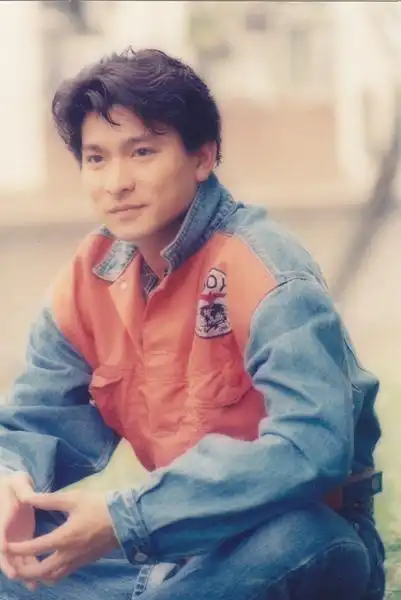 刘德华60岁了发一些他的老照片怀念一下那个年代