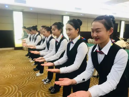 宽沟员工第二天形体礼仪培训 - 美篇