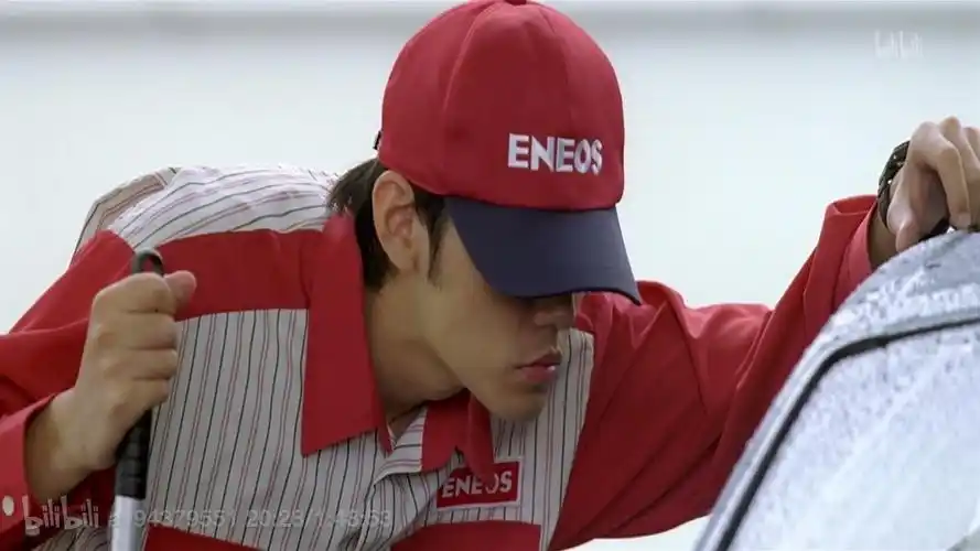 发呆的藤原拓海好迷人哟