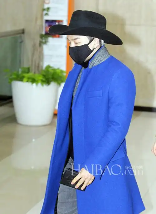 最新韩国男明星街拍:黑调实穿易搭 帅锅冬日最爱它