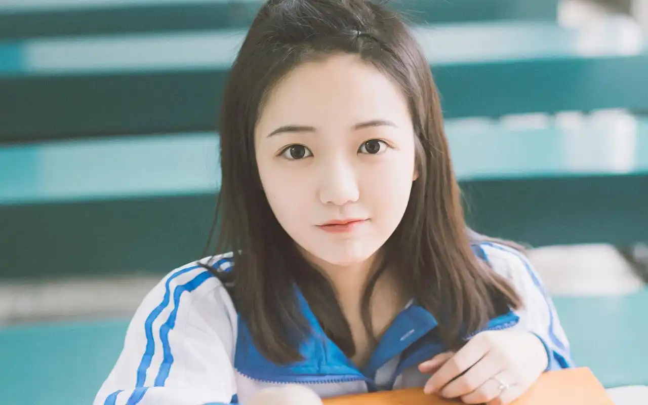 可爱小清新校园美女清纯唯美高清桌面壁纸