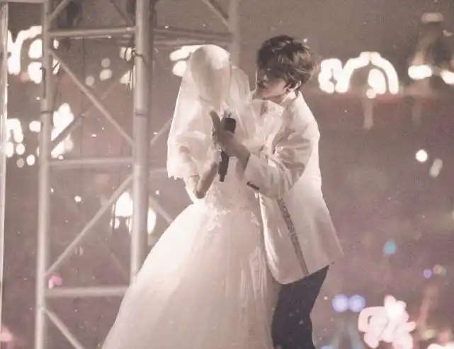 蔡徐坤结婚照火到日本被国外网友称赞太绝美了