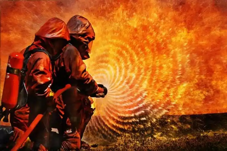 有一种责任,来自"火焰蓝",我们称呼他们为"蓝朋友"