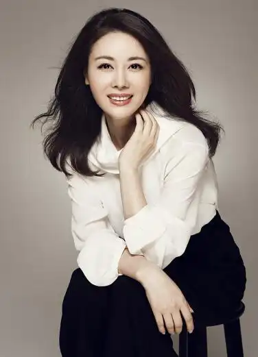 图邓英年龄多大被网友定位为气质美女