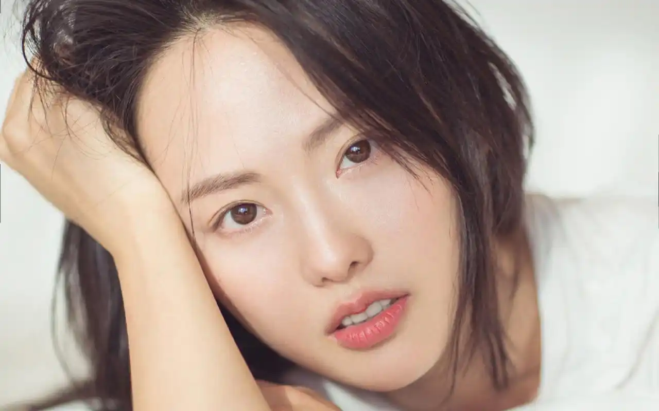 张嘉倪慵懒迷人写真图片桌面壁纸