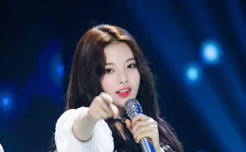 全民造星记:从辍学少女到顶流女星,揭秘杨超越是如何一路逆袭的_生活