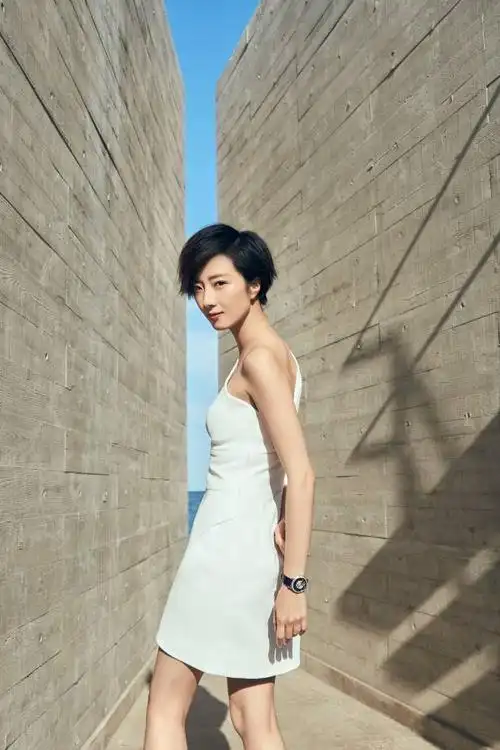 从小清新到多面女神,桂纶镁在时光中修炼从容自得-时尚芭莎-八卦帝