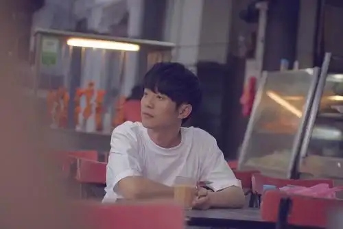 马来西亚最受欢迎歌手 :张栋梁