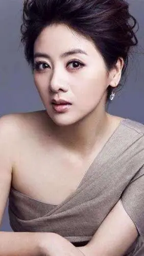 李佳璘唯美时尚写真照,气质优雅,甜美可人