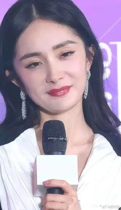 杨幂生图无美颜无滤镜