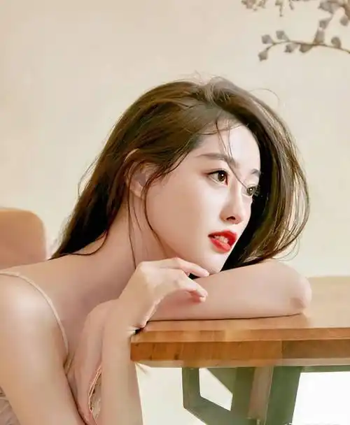 祝绪丹斑点透视连衣裙性感写真