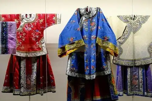 宅在家里看展览,国家博物馆红楼梦文化展上展出的清代女子服饰
