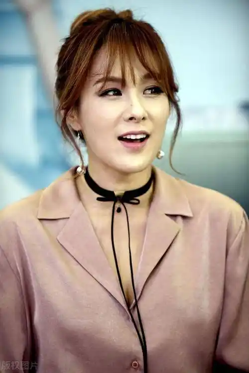 蔡妍这身材,这才是尤物啊!