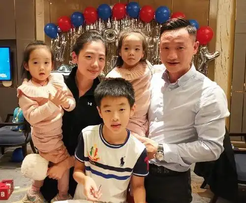 明星在武汉:杨威出门戴泳镜和浴帽,唐一菲亲人受感染