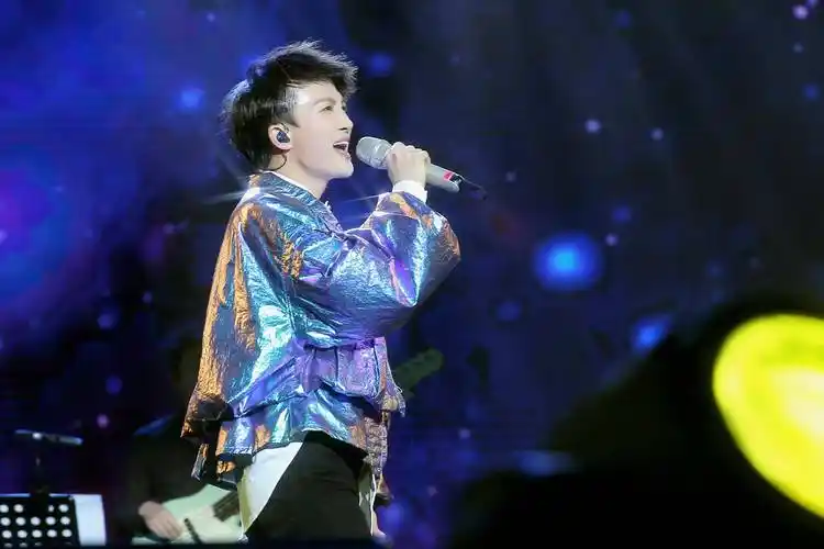 周深演唱会首场售罄,二专发布在即,接下来他还会些做什么?