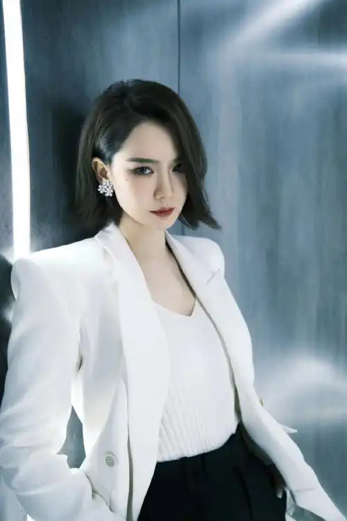 戚薇空降超话##戚薇女子推理社期间瘦了25斤