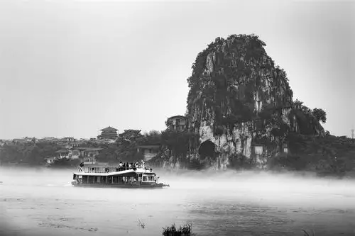 桂林:黑白灰三色摄影,展现山水风光独特魅力!