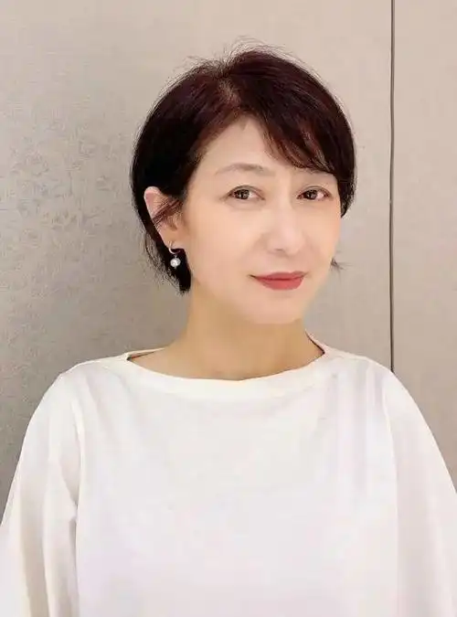 女人上了年纪,这3种"阿姨发型"尽量别留!显老不说还没气质