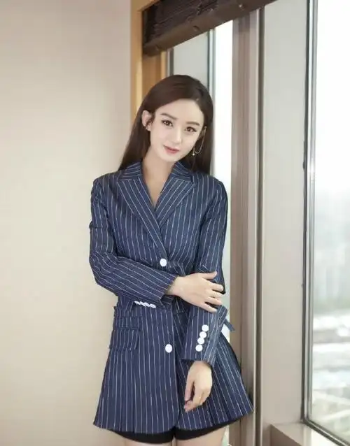 西装,一改邻家女孩气质,气场全开化身霸道总裁,又酷又飒@赵丽颖赵丽颖