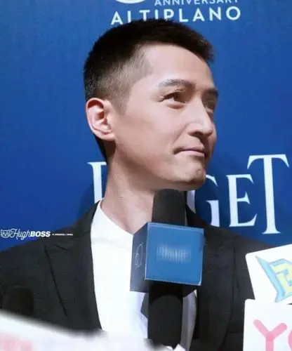 寸头是最考验帅哥的发型,剃成了寸头的胡歌,网友直呼帅更man,更显男人