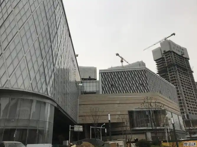 武汉恒隆广场3207米62层建成