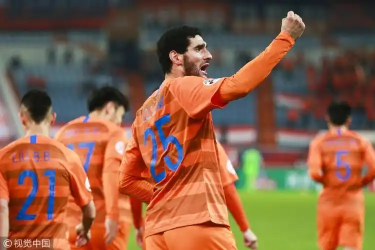 [高清组图]费莱尼头球佩莱破门 鲁能2-1柔佛