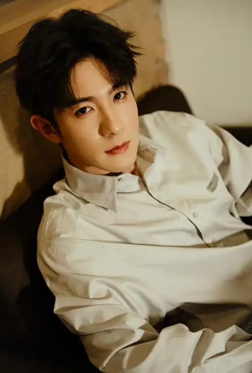 季肖冰慵懒帅气写真图片24