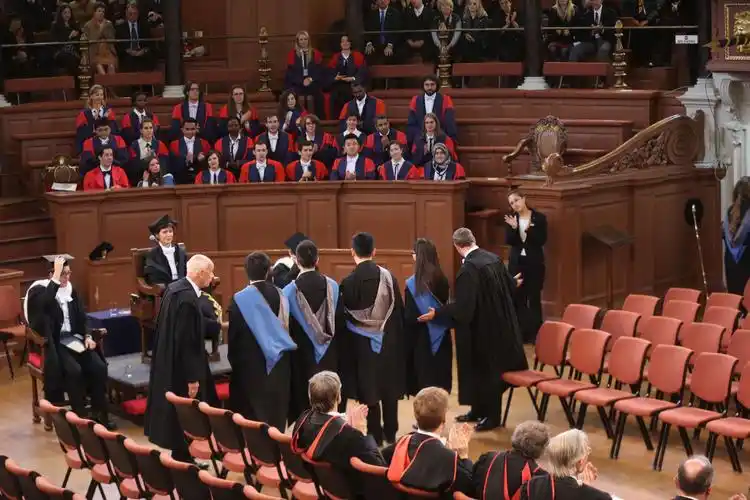 牛津大学毕业典礼(2017.11)