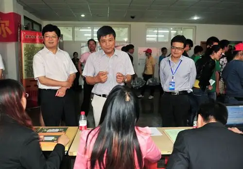 要闻     9月7日上午,党委书记胡建成,校长林建忠,党委副书记徐涌金