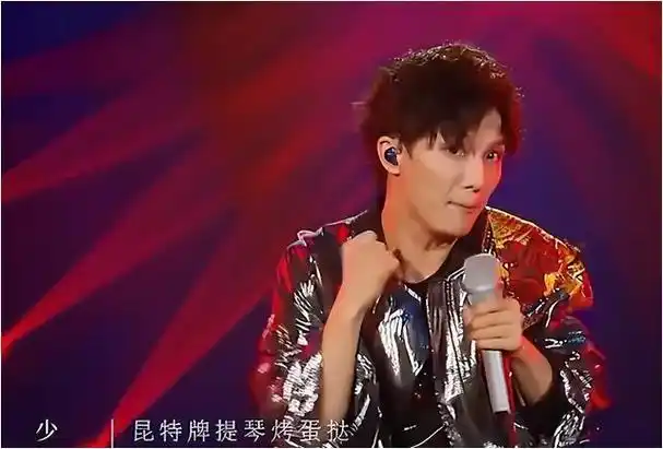 16强小将周深碾压中国好声音历届冠军内娱迎来最大笑话