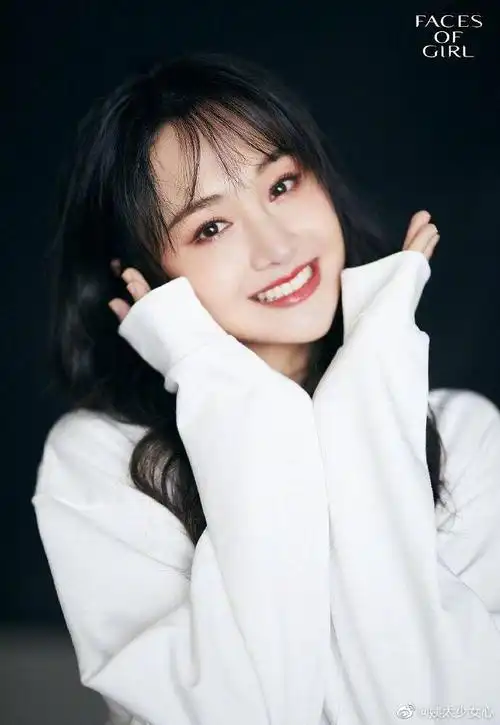 郑爽# 郑爽最新广告大片,状态超好!白色. 来自毒舌扒姨太 - 微博