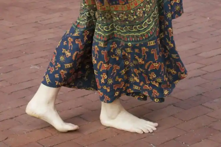 4种光脚养生的妙招 让你越活越年轻