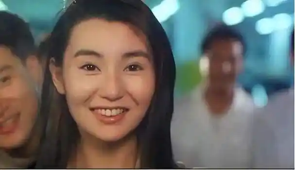 她把每个戏里的角色演得入骨随心:《旺角卡门》里的阿娥,《阿飞正传》