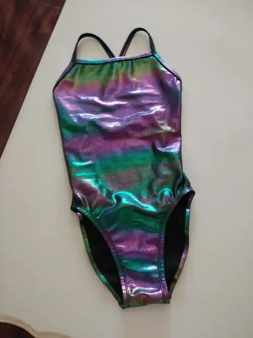 但是手感真的绝了,是我到目前为止买过的泳衣中布料最舒服的,没有之一