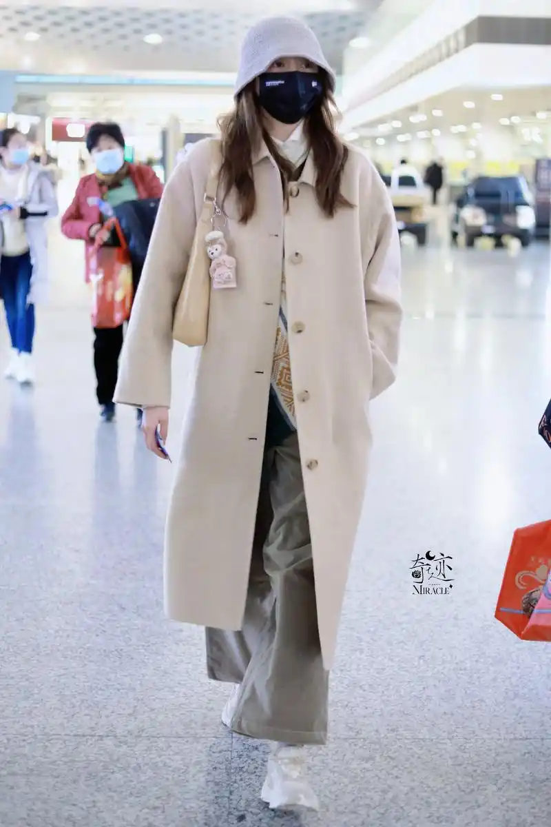 一周女明星机场私服穿搭,你最喜欢谁的搭配风格呢?