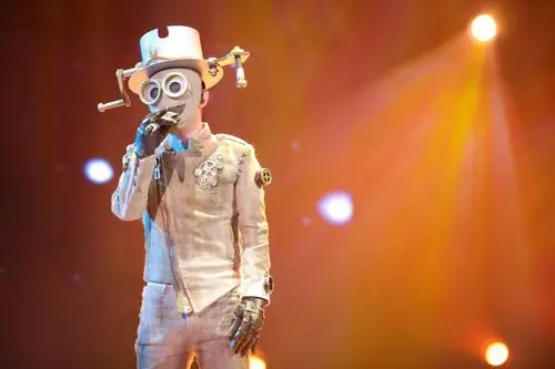 刷新收视记录《蒙面唱将》有三宝,能唱会玩主题巧