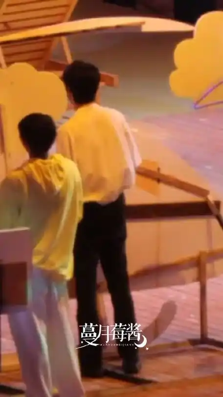 050505    背影身材好好,rap也好  @时代少年团-刘耀文  #刘