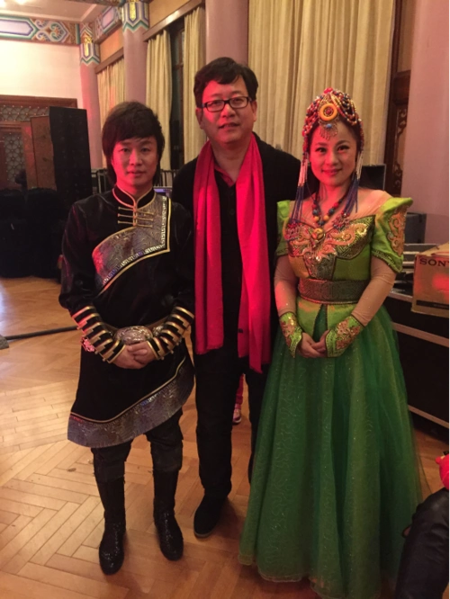 著名音乐人赵真受邀出席"爱让我们回家"公益春晚