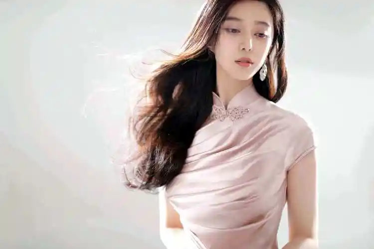 范冰冰又晒美照,网友:"天天出来试探,永远也复出不了"