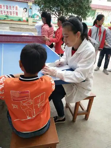 "健康体检进校园,呵护学生共成长"暨龙怀乡东里小学学生体检