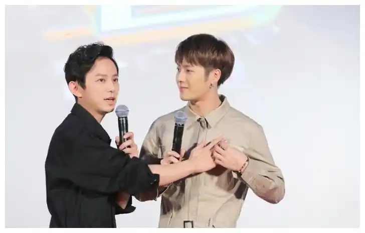 谣言居多,除此之外,像井柏然,魏大勋,王嘉尔等,都被造谣过,因为何炅的