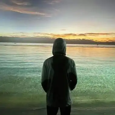 简单简约帅哥男生生活照头像真人 背影头像男意境氛围拉满_男生头像_