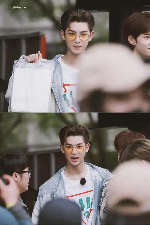 黄明昊大背头 justin黄明昊台湾综艺录制路透图～一身牛仔look 大背