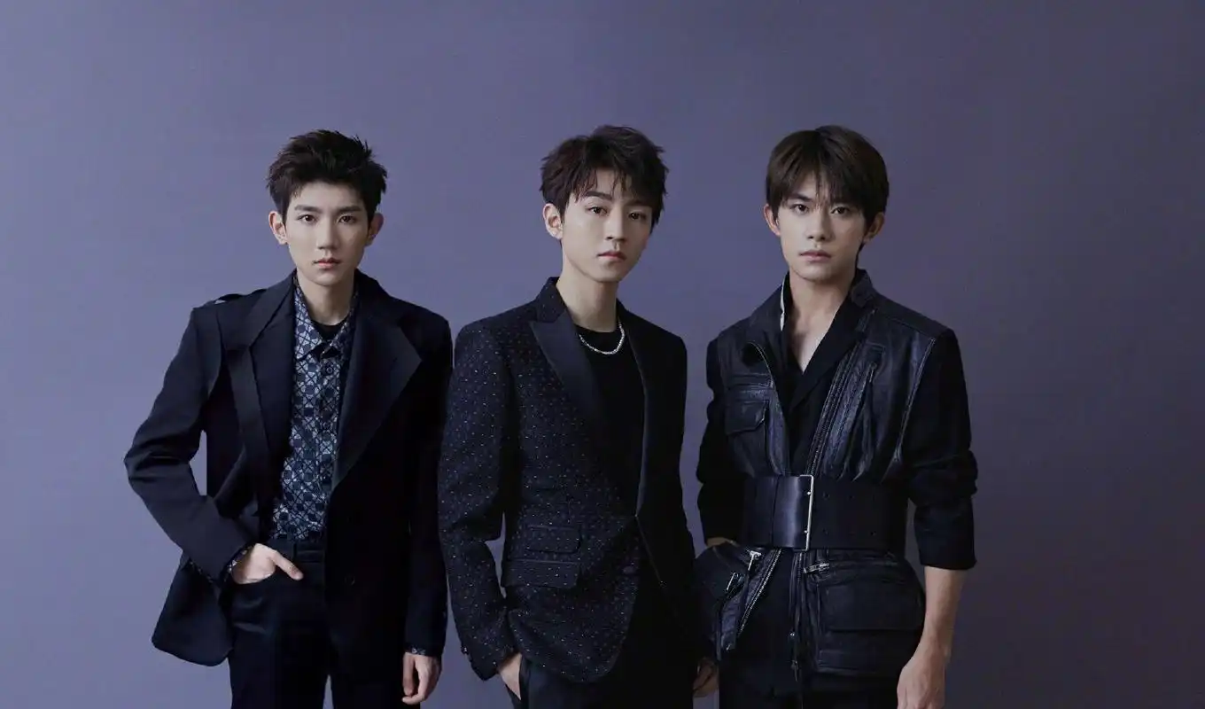 tfboys穿队服合照好帅!_高清图集_新浪网