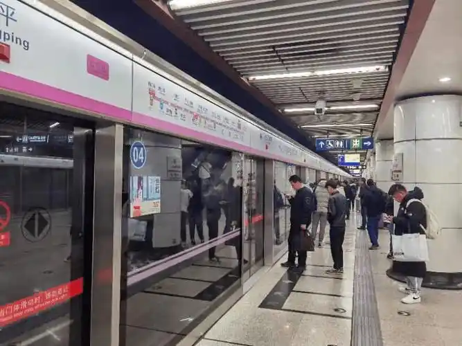提前20分钟热车!地铁昌平线冬季精细化"保暖"_乘客_进行_车站