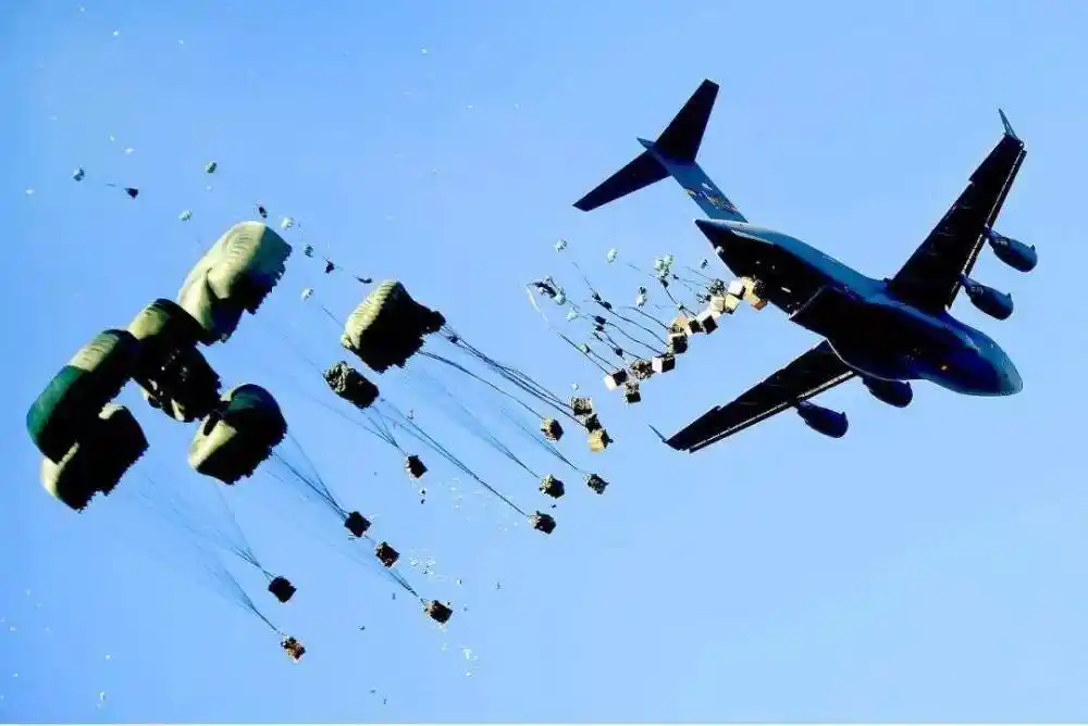 新军剧《陆战之王》空投99式坦克,想法虽雷人,但未来或能实现